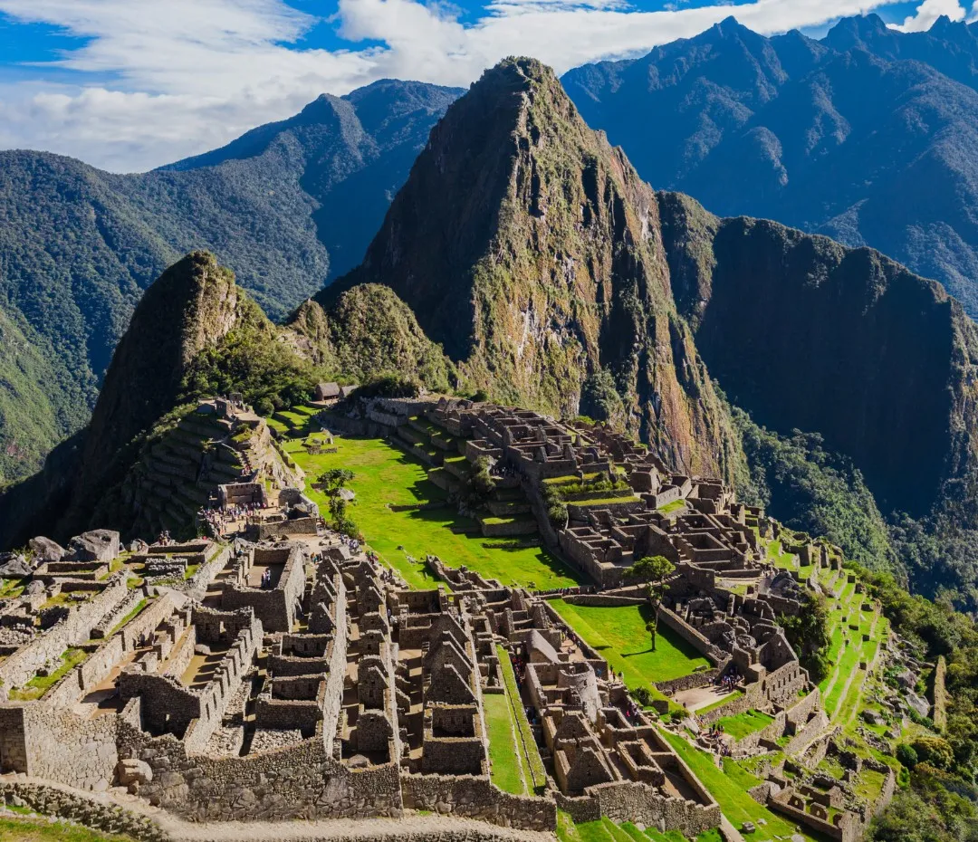 Ciudadela de Machu Picchu con el Huayna Picchu al fondo